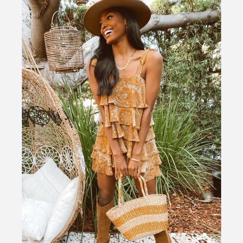 Rowen Ruffle Dress in Golden Paisley
SHOW ME YOUR MUMU